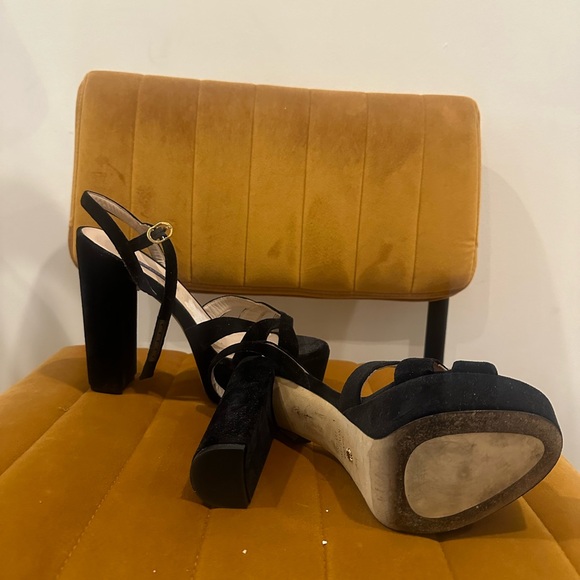 Stuart Weitzman platform strappy black velvet Heel. Size 9 1/2! - Picture 7 of 8